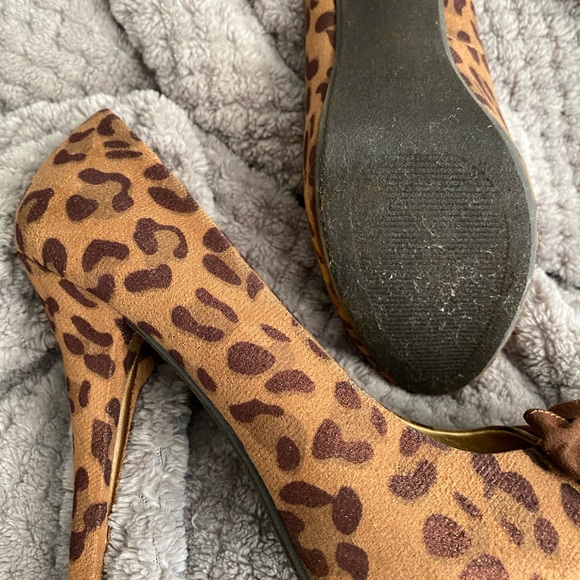 Guess leopard print heels SIZE 7 - Picture 4 of 5